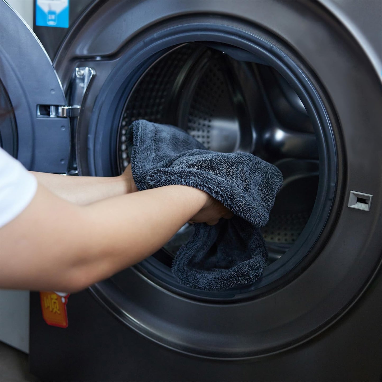 Premium 1200 GSM Microfiber towel for Car , bike, glass Washing